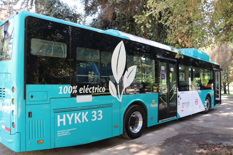 Primeros buses eléctricos de Metbus cumplen un año de operación en el Transantiago