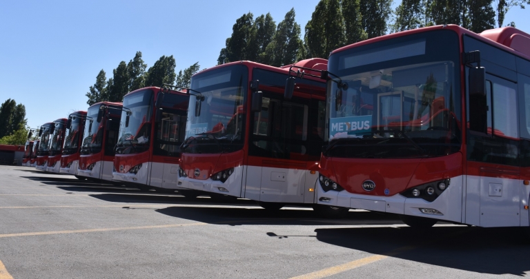 Nuevos buses eléctricos de Metbus ya están en Chile y alistan su arribo al Transantiago