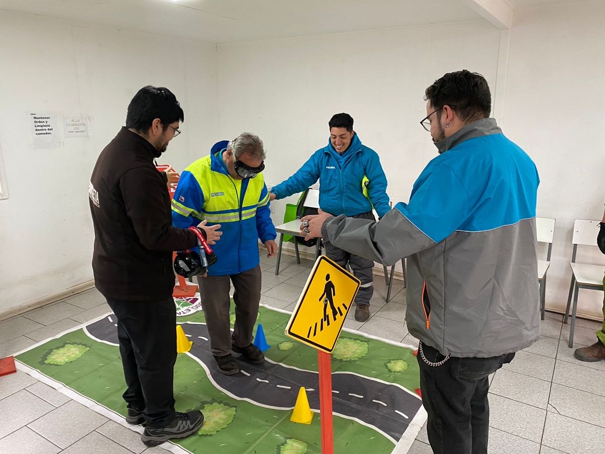 Taller de educación vial con maqueta